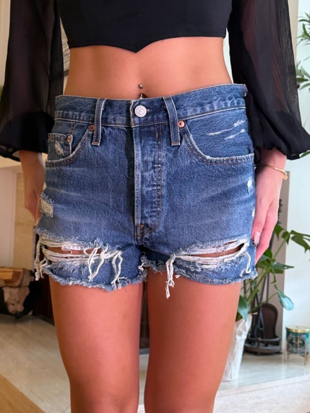 Levi’s 501 Medium Wash Distressed Denim Shorts – High Rise (W27) - Picture 5 of 6